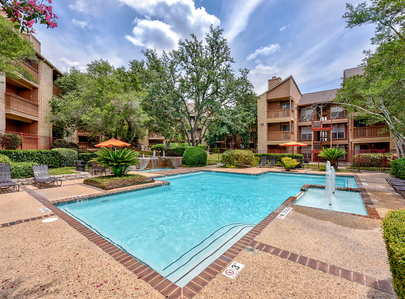 Oak Springs Apartments - San Antonio, TX
