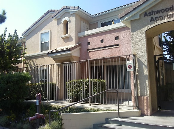 Ashwood Court Apartments - Northridge, CA