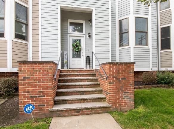 5421 Herman Ave #8 - Cleveland, OH