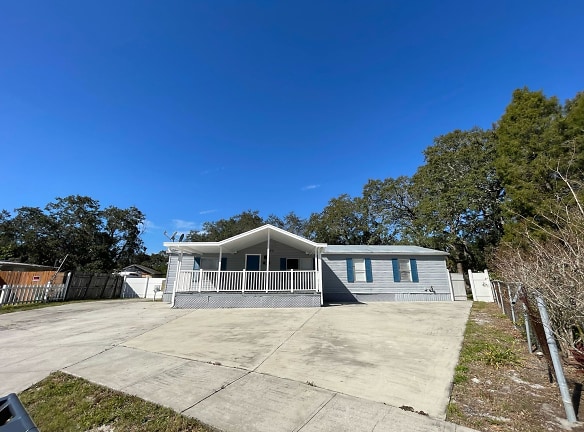 5701 Middlesex Dr - Tampa, FL