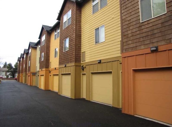 Townhomes On Stark - Portland, OR