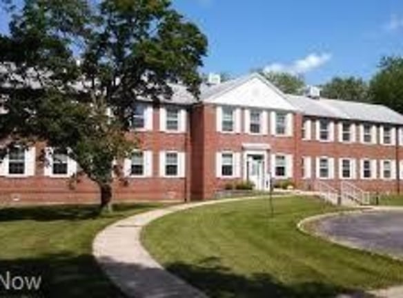 1832 Forest Hills Blvd Apartments - East Cleveland, OH
