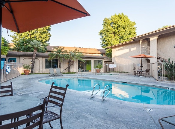 The 5800 Apartments - Lakewood, CA