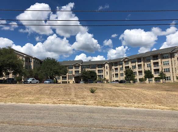THE PINNACLE AT EDENHILL Apartments - New Braunfels, TX