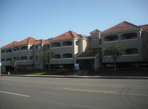 Yorktown Apartments - Huntington Beach, CA