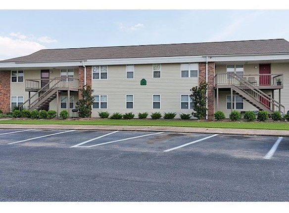 Hallmark Gardens Apartments - Greenville, MS