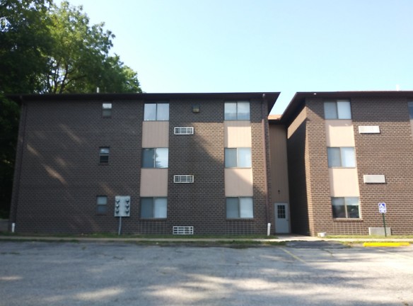 Brookside Apartments - Saint Joseph, MO