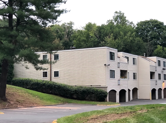 Sprucewood Apartments - Rocky Hill, CT