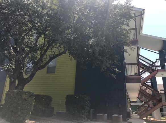Peaks At Live Oak Apartments - Live Oak, TX