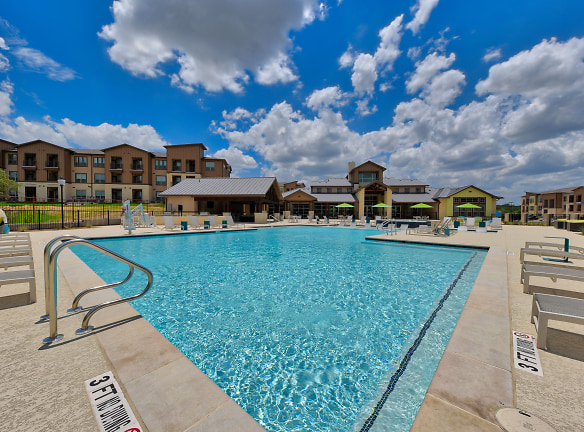 The Estraya Westover Hills Apartments - San Antonio, TX
