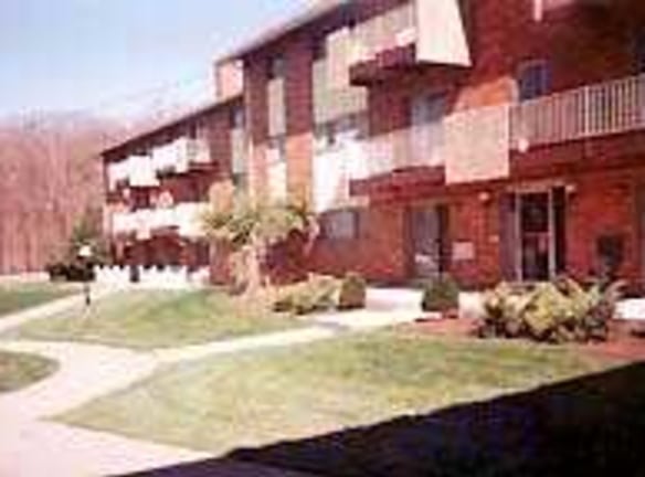 Northview Apartments - Lakewood, OH