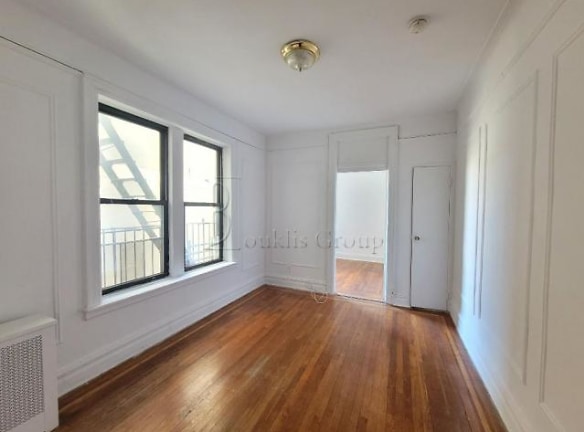 25-54 38th St - Queens, NY