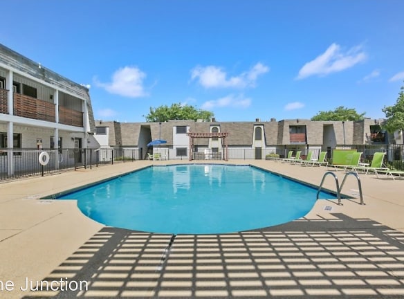 The Junction Apartments - Arlington, TX