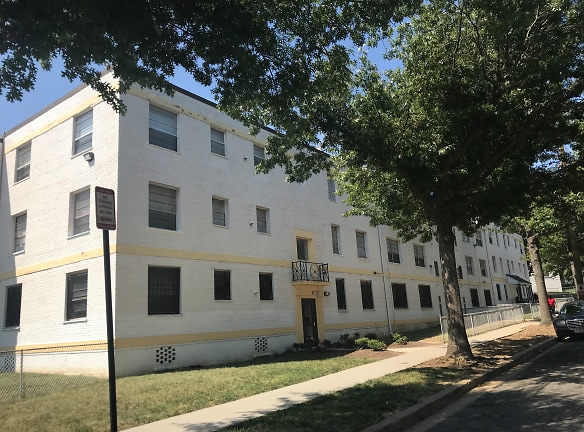 Brookland Manor Apartments - Washington, DC