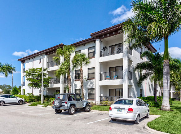 Channelside Contemporary Living Apartments - Fort Myers, FL