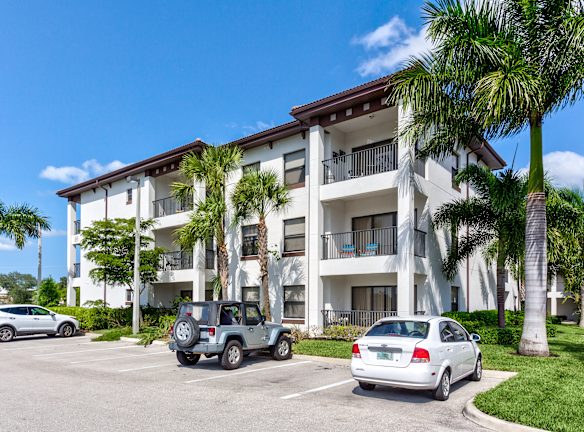 Channelside Contemporary Living Apartments - Fort Myers, FL