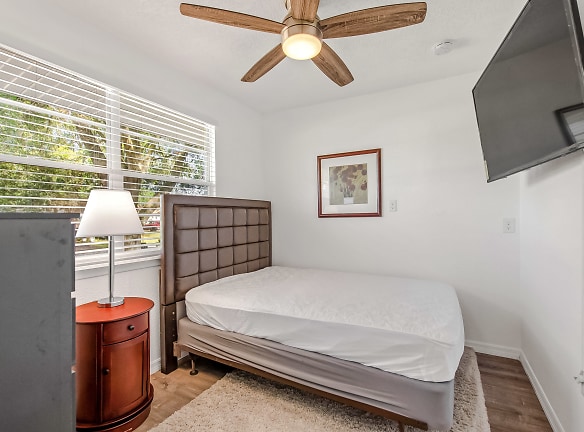 Room For Rent - Apollo Beach, FL