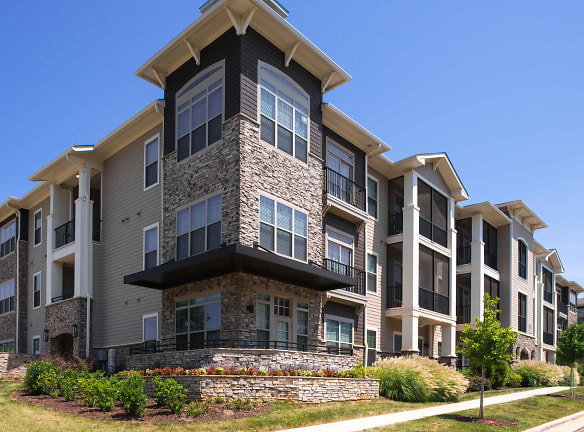 Silver Collection At The Park Apartments - Huntersville, NC