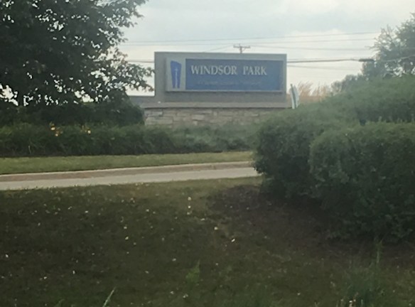 Windsor Park Apartments - Carol Stream, IL
