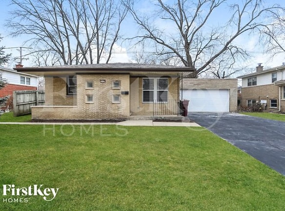 110 Judith Ln - Chicago Heights, IL