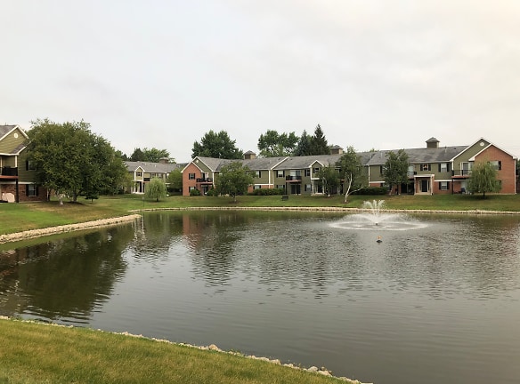 Chantecleer Lakes Apartments - Naperville, IL