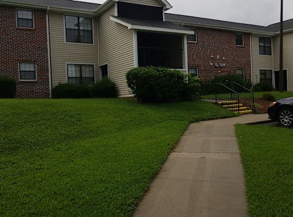 Hampton Court I II Apartments 70 Industrial Blvd Villa Rica GA