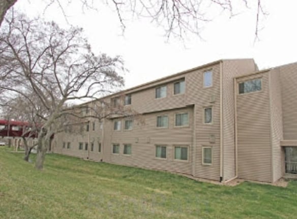 JC Wade Apartments - Omaha, NE