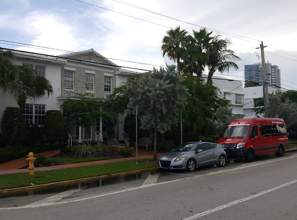 Tradewinds Apartment Hotel - Miami Beach, FL