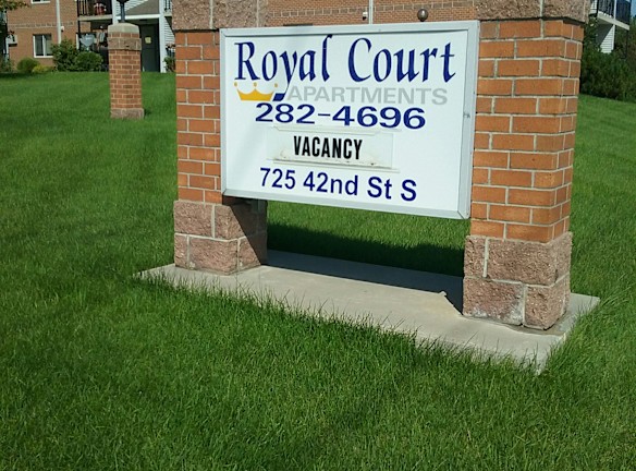 Royal Court Apartments 725 42nd Ave W West Fargo ND Apartments for