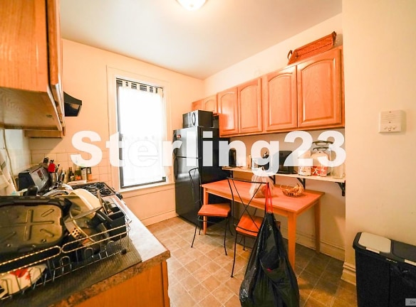 28-21 37th St unit 2R - Queens, NY
