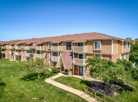 Ellyn Crossing Apartments - Glendale Heights, IL