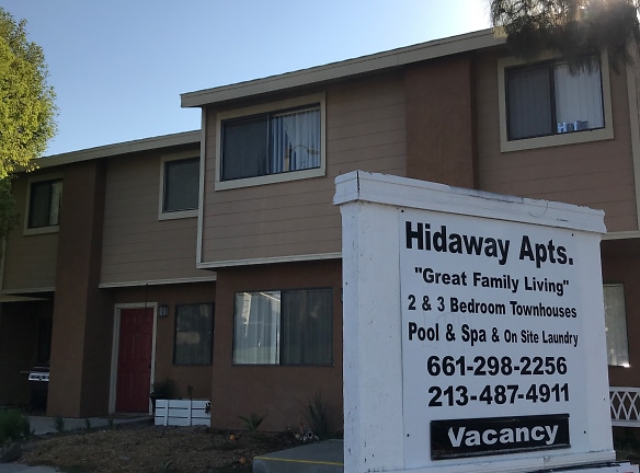 Hidaway Apartment Homes - Canyon Country, CA