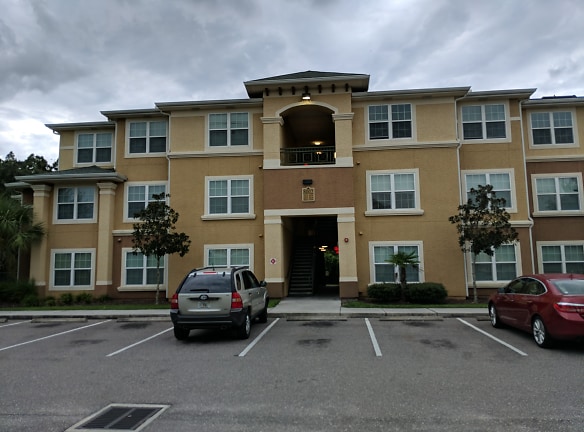 Cross Creek Apartments - Tampa, FL