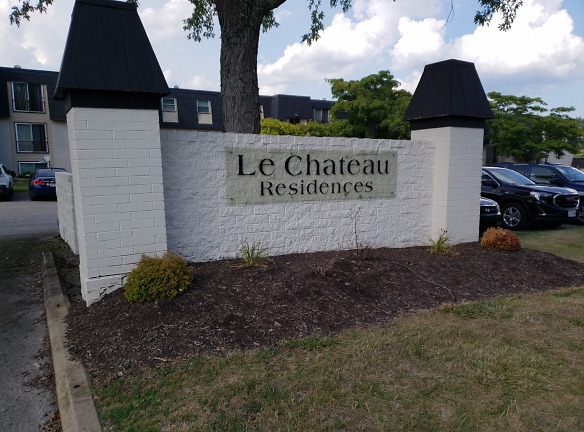 Le Chateau Apartments - Youngstown, OH