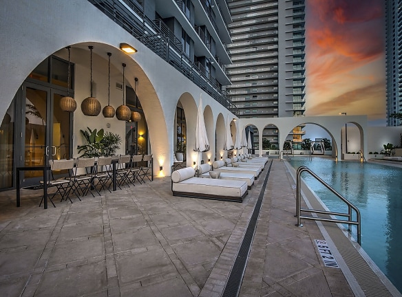 Metro Edgewater Apartments - Miami, FL