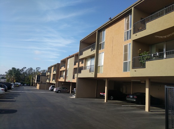 Woodland Hills Apartments - Chula Vista, CA