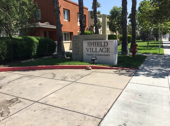 Shield Village Family Townhomes Apartments - Pomona, CA