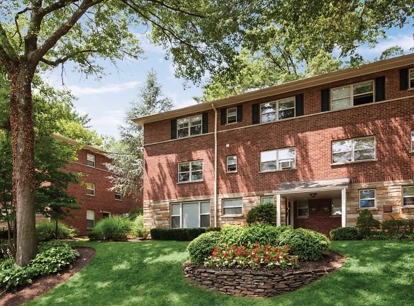 Oak Manor Apartments - Ridgewood, NJ