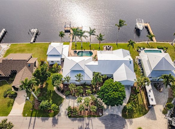 3790 Peace River Dr - Punta Gorda, FL