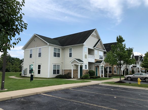 NORTH WOODS VILLAGE - INVERNESS LAKES Apartments - 8075 Glencarin Blvd - Fort Wayne, IN 
