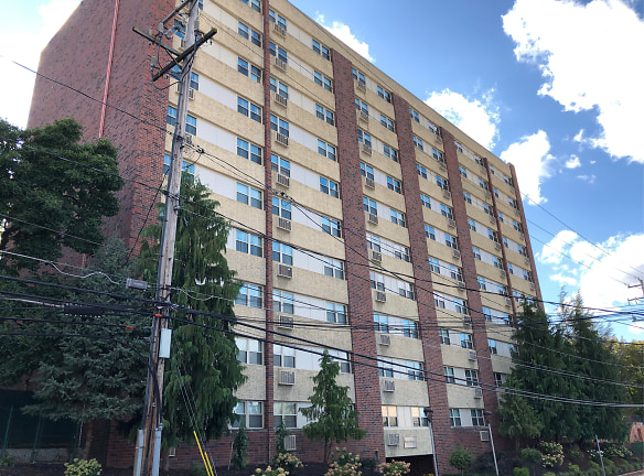 State Manor Apartments - Coraopolis, PA