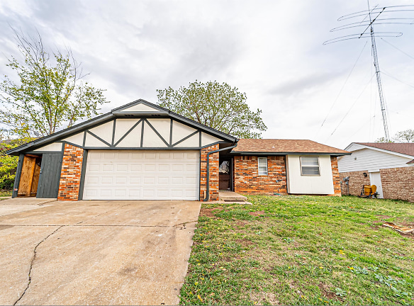 1625 Rolling Stone Dr - Norman, OK