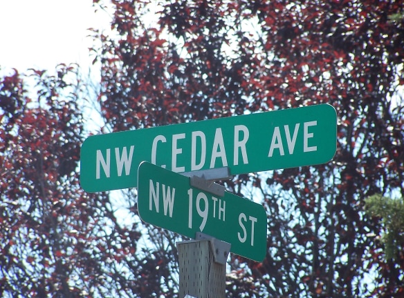 1915 NW Cedar Ave - Redmond, OR
