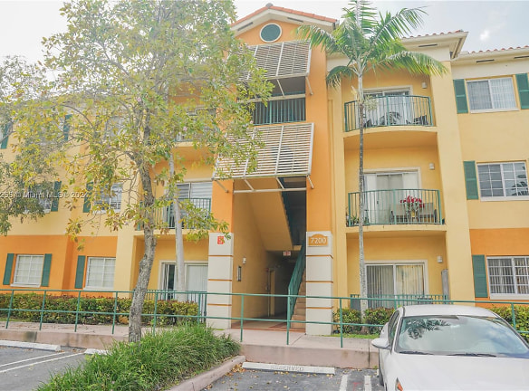 7200 NW 114th Ave #305 - Doral, FL