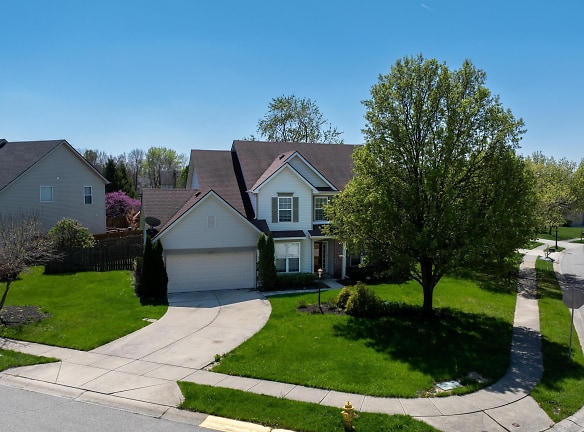 12611 Crystal Pointe Dr - Indianapolis, IN