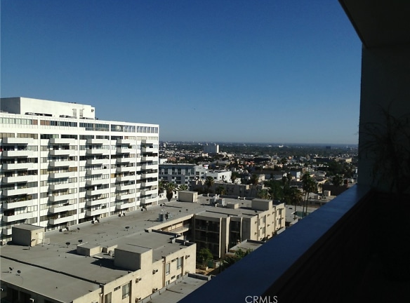 7250 Franklin Ave #815 - Los Angeles, CA