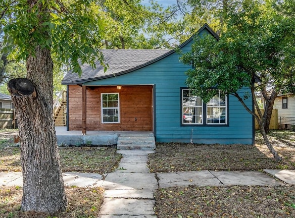 520 W Owings St - Denison, TX