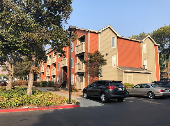 Spinnaker Pointe Apartments - Milpitas, CA