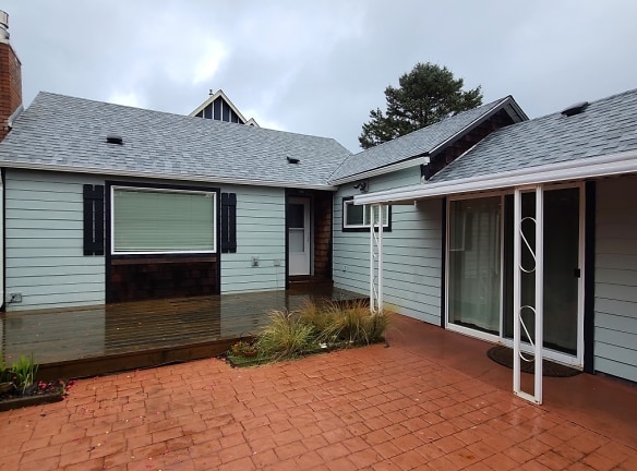 3137 SW Coast Ave - Lincoln City, OR