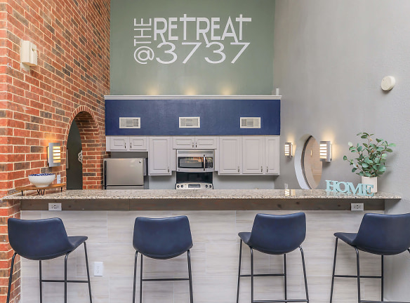 The Retreat @ 3737 Apartments - Dallas, TX